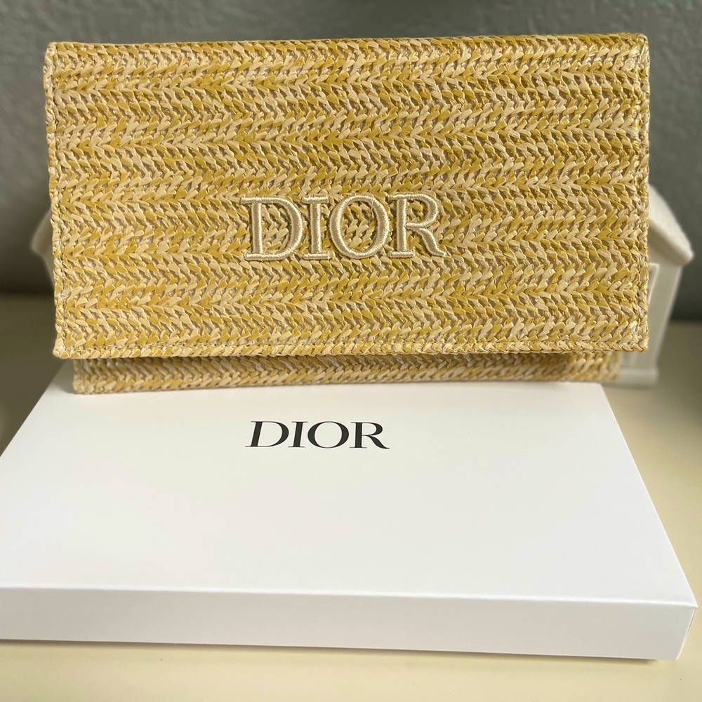 DIOR Christian Novelty Clutch Pouch
2023 Summer Rattan Beige Limited Edition